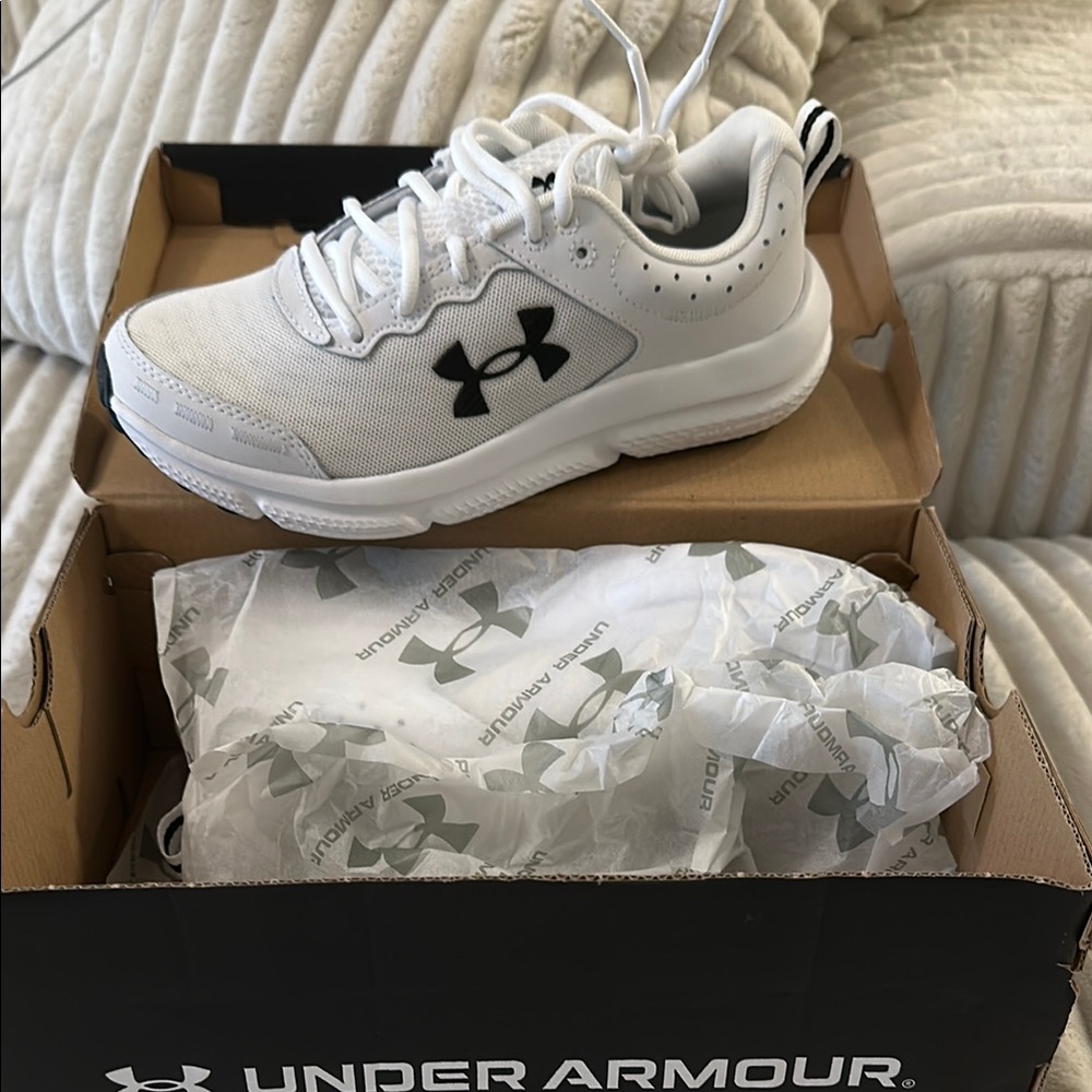 Under Armour White Sneakers Athletic Design